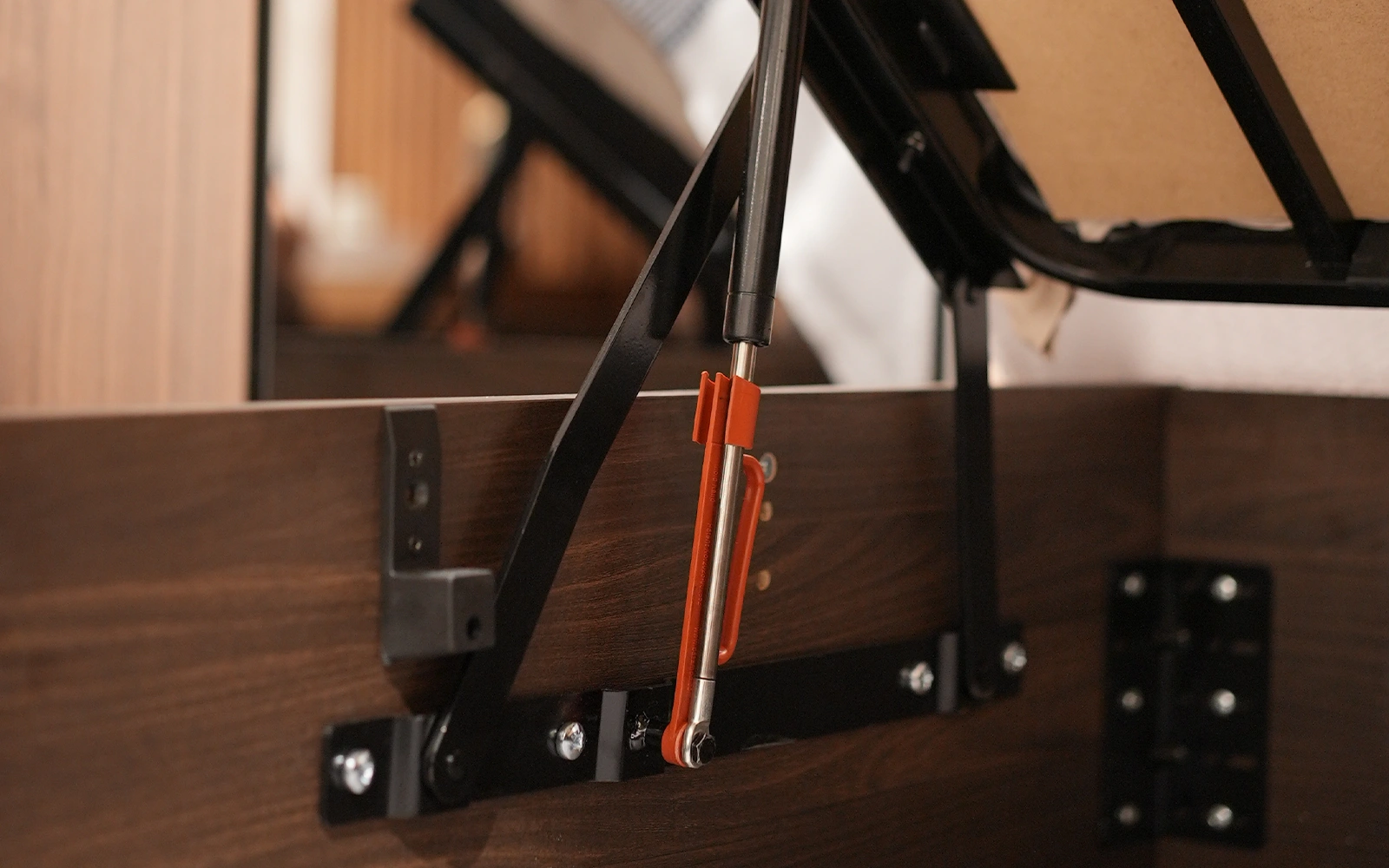 Side Bed Hinge Mechanism